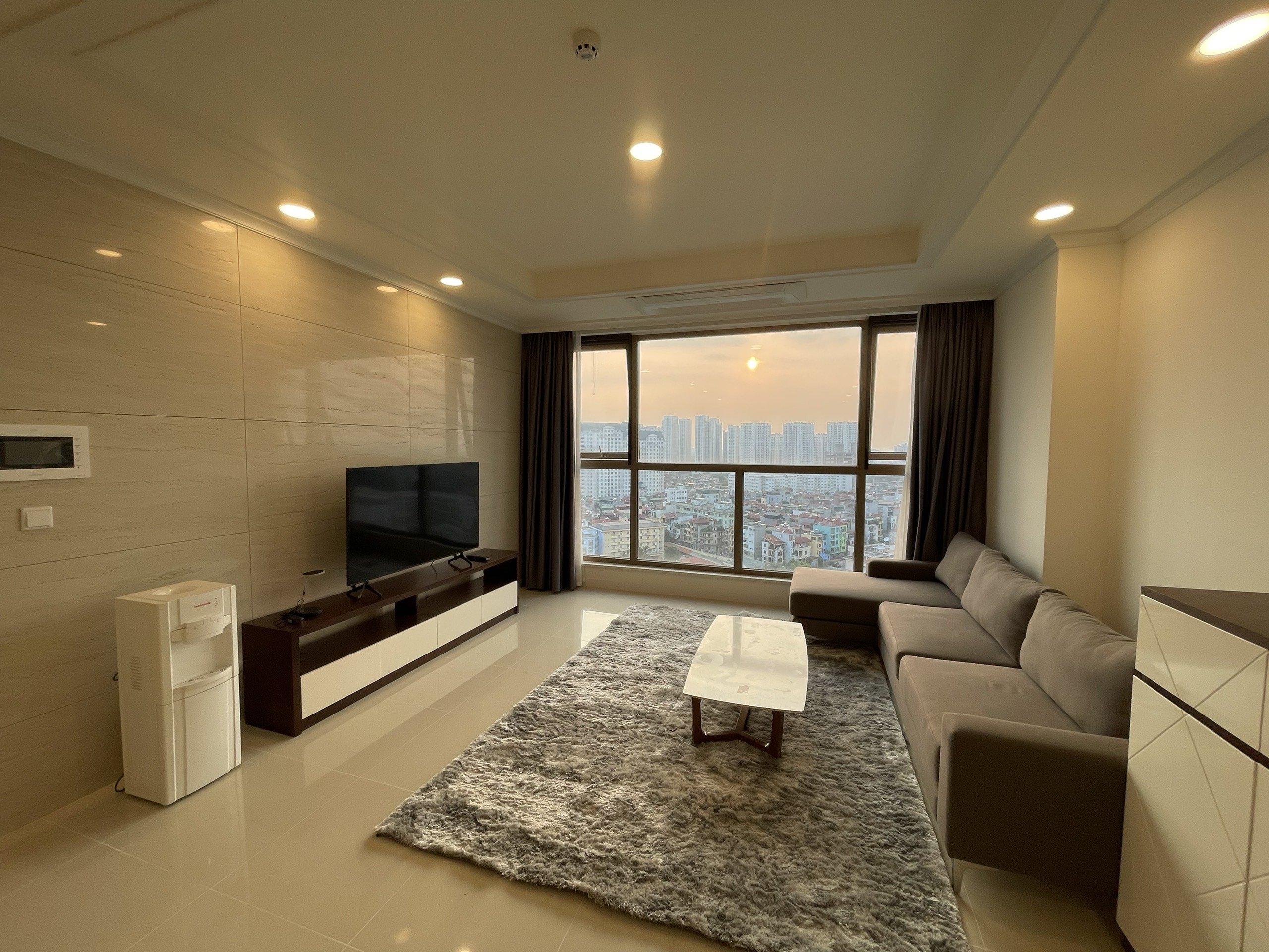 Cho thuê căn hộ loại G tầng trung view đẹp chung cư cao cấp Starlake 2