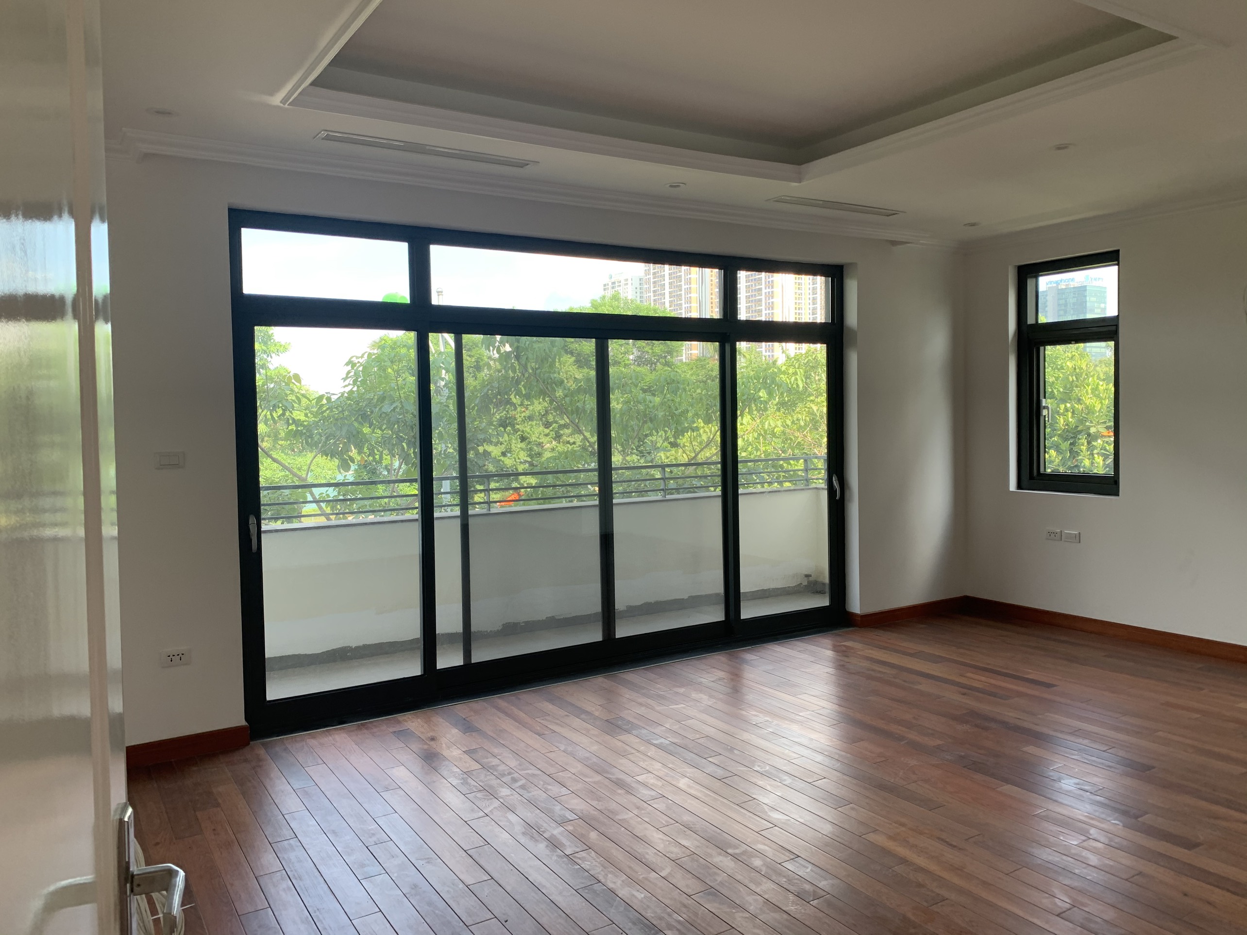 cho thuê biệt thự đơn lập 05 phòng ngủ ở starlake
