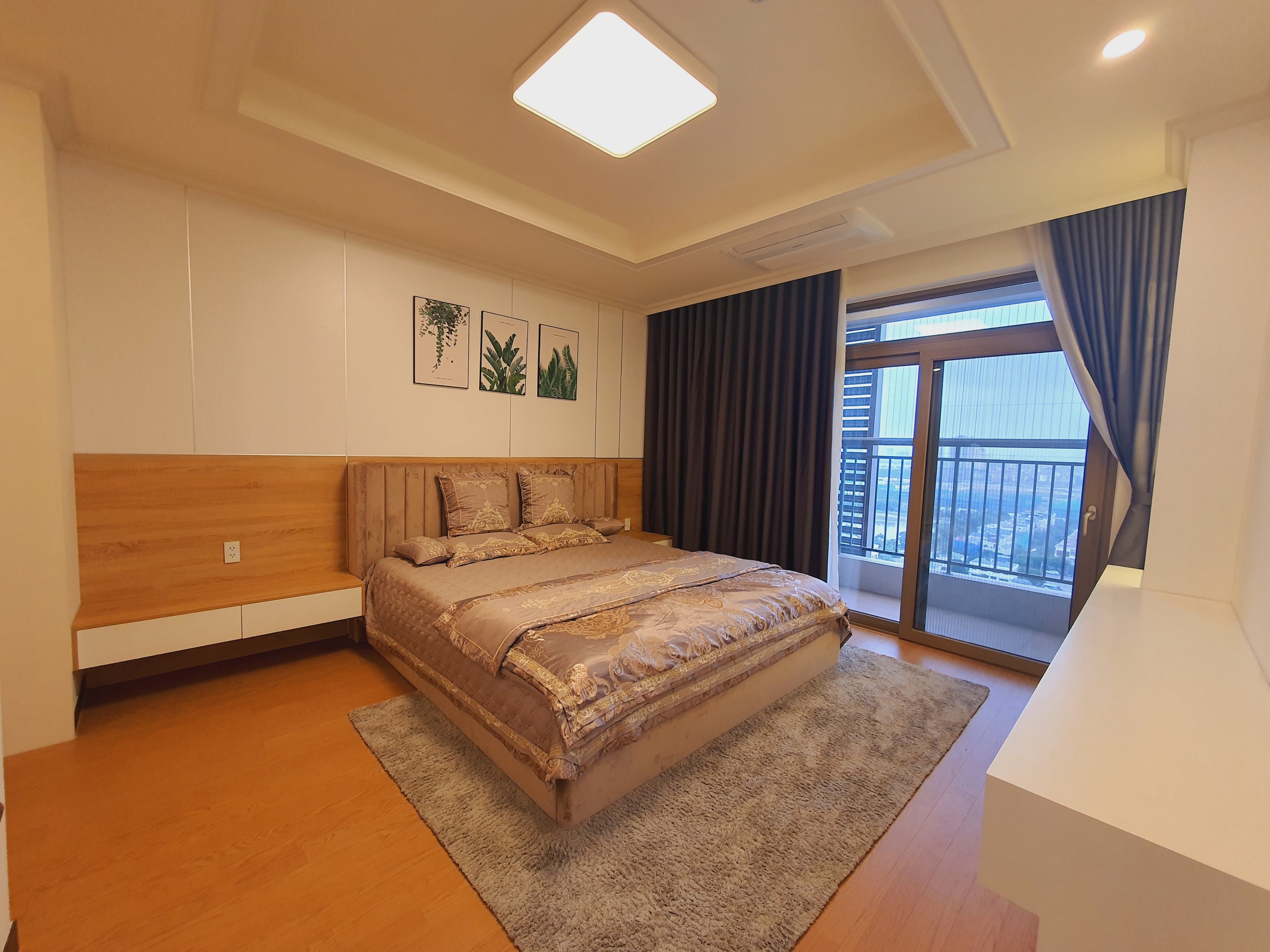 Cho thuê căn hộ 3 phòng ngủ 125m2 tầng trung view hồ chung cư Starlake 5