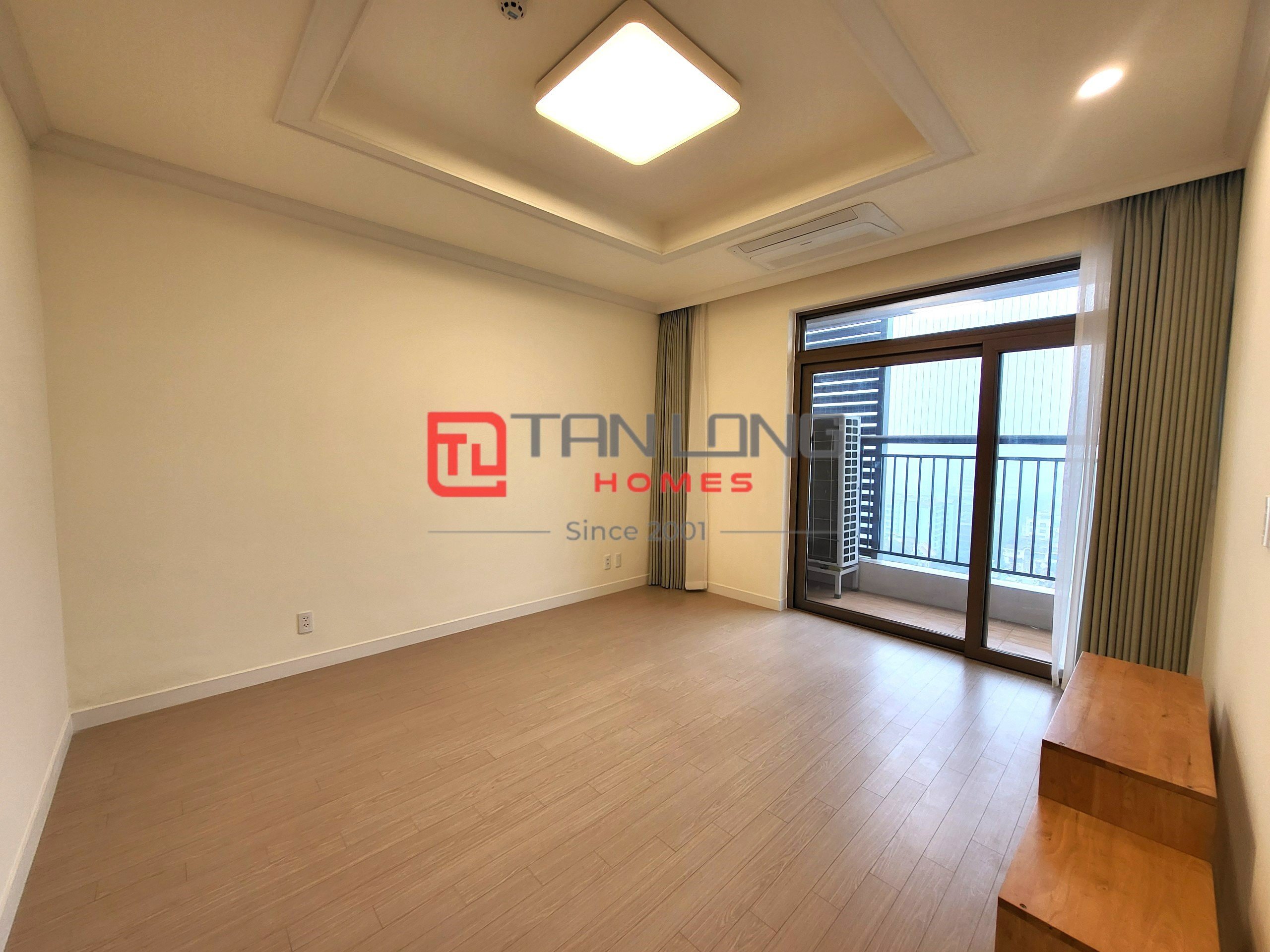 Luxurious 3BR apartment fully equipped with modern furniture for sale in Starlake 5