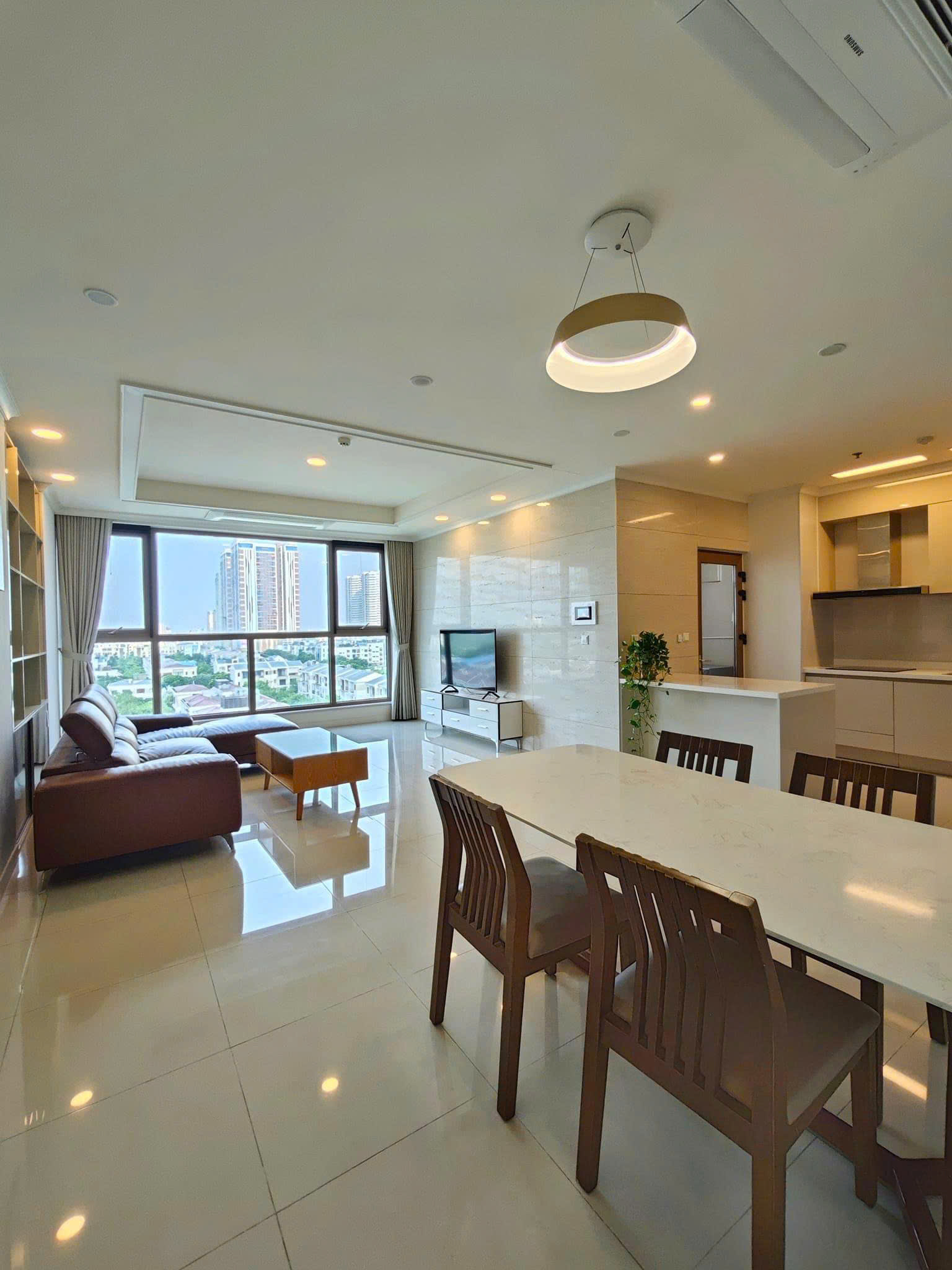 Luxurious 113m2 Starlake Tay Ho apartment featuring 3 fully furnished bedrooms available for rent