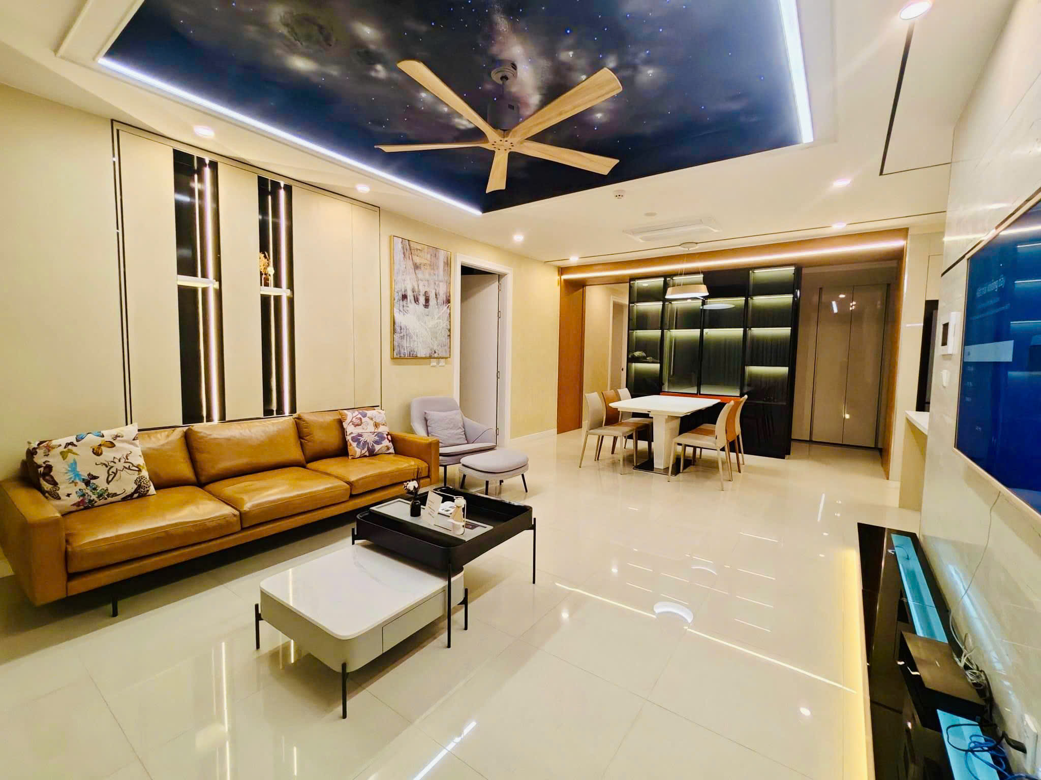 Rent this fully furnished 113m2 H6 three bedrooms in Starlake Tay Ho now!